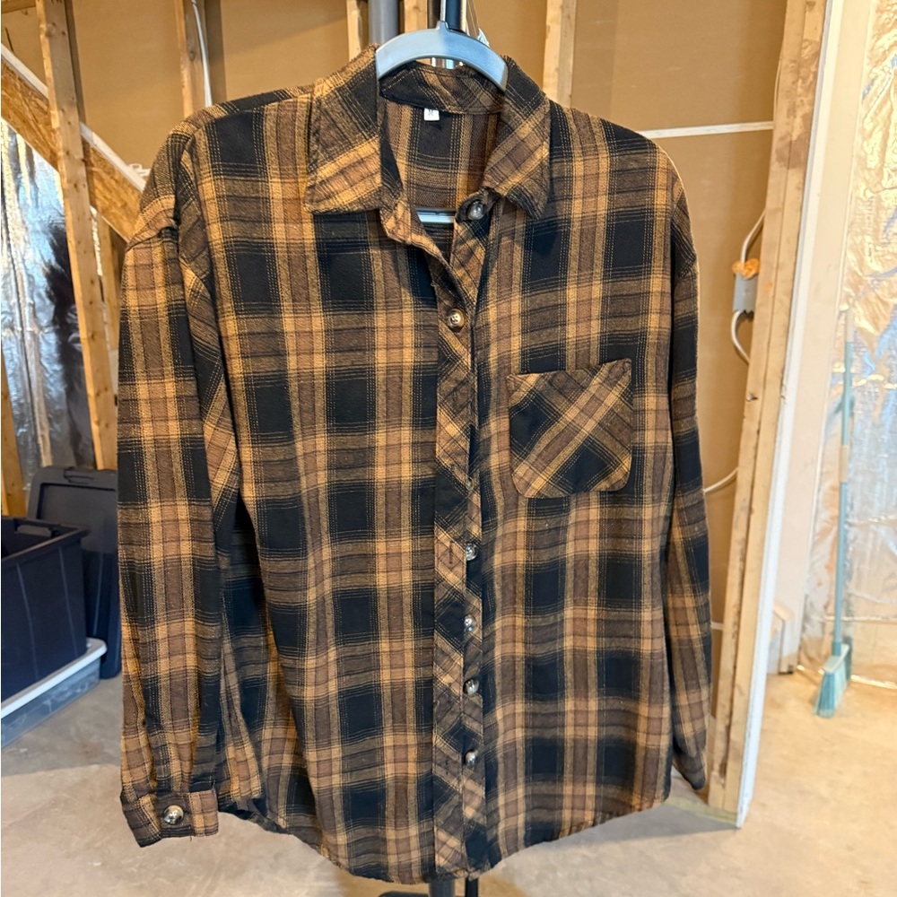 Classic Plaid Flannel Button-Down Shirt - Black and Tan